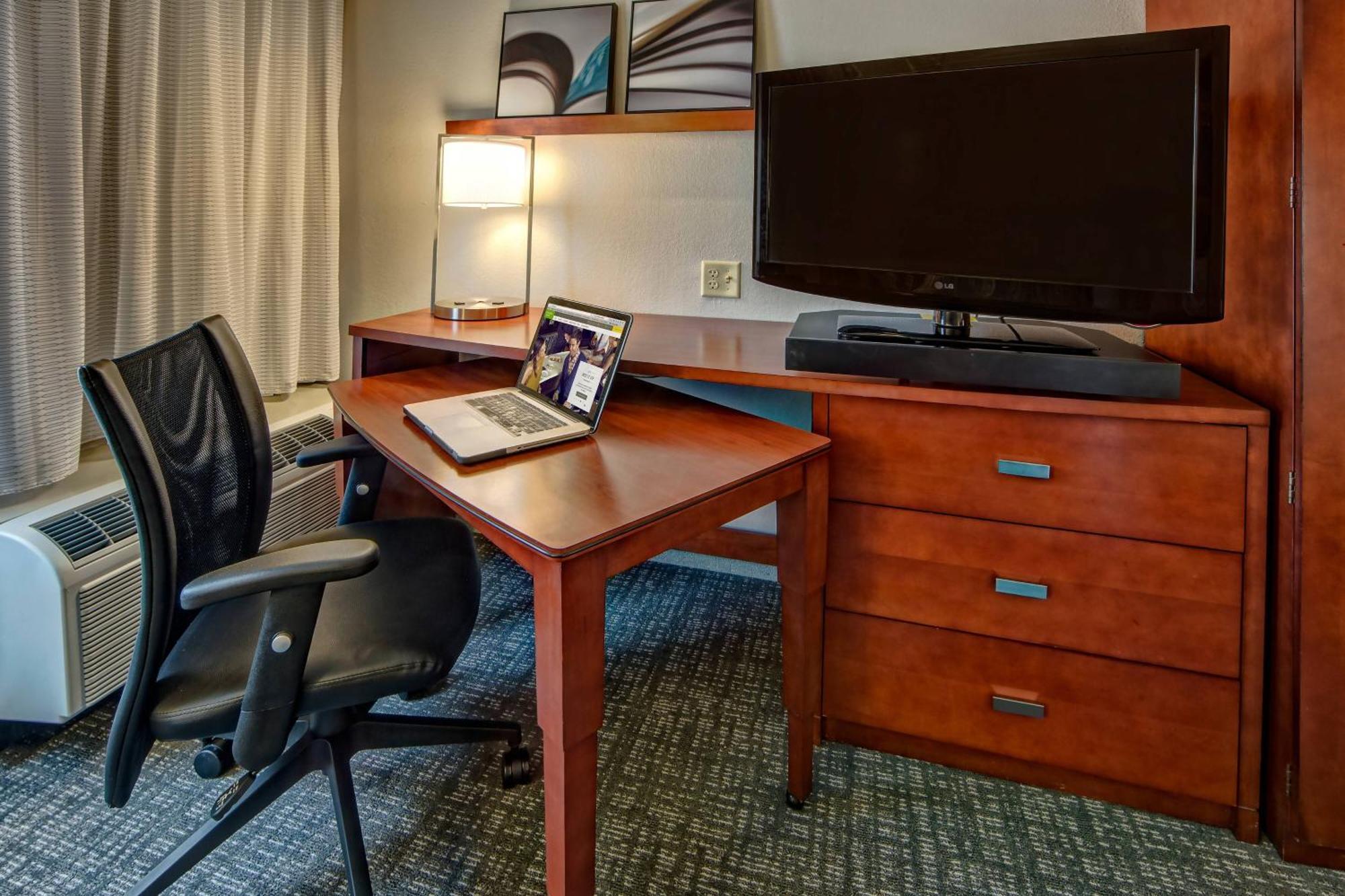 Courtyard By Marriott Memphis Southaven Hotel Exterior photo